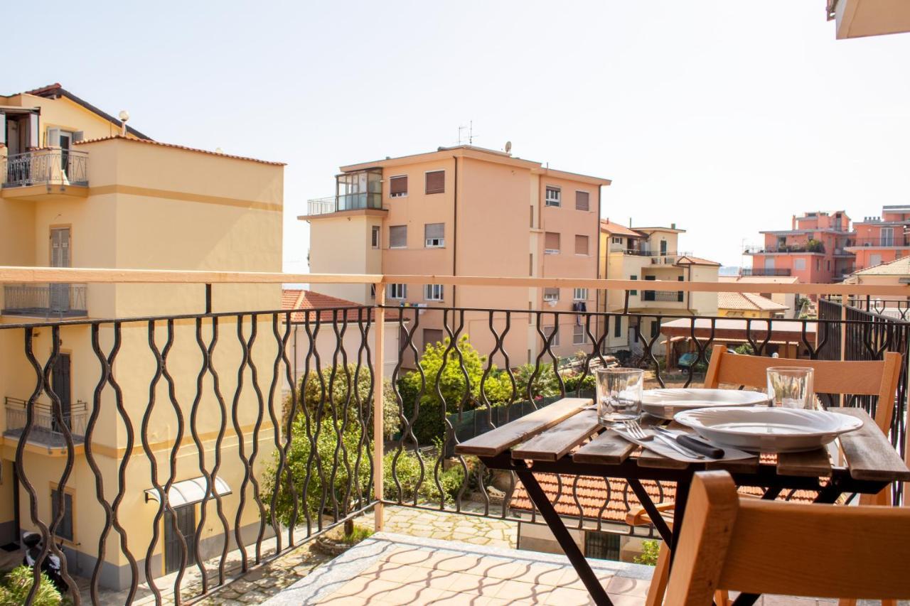 Posto Auto Gratuito Relax A 30 Metri Dal Mare Apartment Riva Ligure Exterior photo